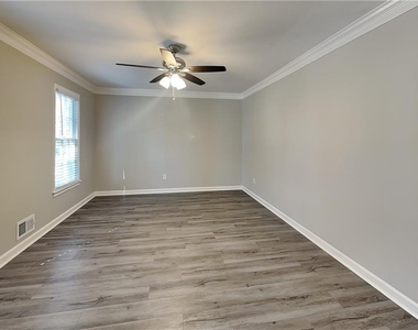 1484 Pleasant Street - Photo Thumbnail 2