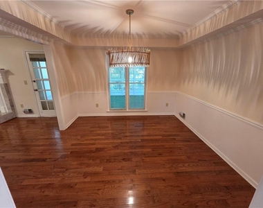 1378 Camden Walk - Photo Thumbnail 13