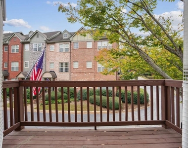 3775 Ashford Creek Avenue Ne - Photo Thumbnail 10