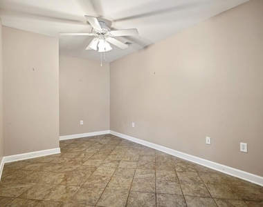3775 Ashford Creek Avenue Ne - Photo Thumbnail 2