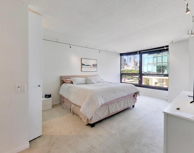 360 E Randolph Street - Photo Thumbnail 13