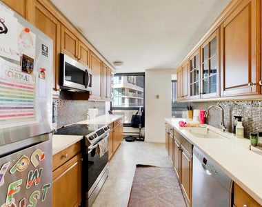 360 E Randolph Street - Photo Thumbnail 11