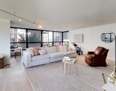 360 E Randolph Street - Photo Thumbnail 4