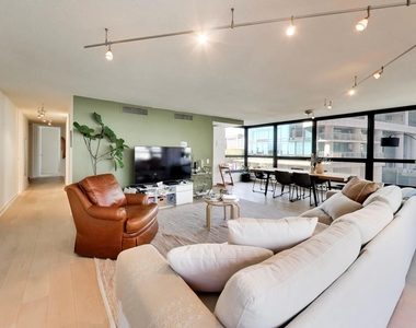 360 E Randolph Street - Photo Thumbnail 6