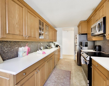 360 E Randolph Street - Photo Thumbnail 12