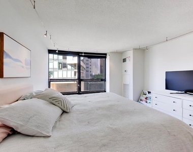 360 E Randolph Street - Photo Thumbnail 14