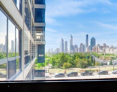 360 E Randolph Street - Photo Thumbnail 10