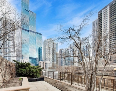 360 E Randolph Street - Photo Thumbnail 30