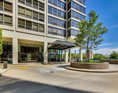 360 E Randolph Street - Photo Thumbnail 2