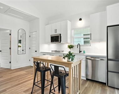1597 Glenwood Avenue Se - Photo Thumbnail 10