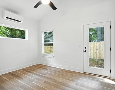 1597 Glenwood Avenue Se - Photo Thumbnail 3