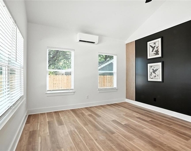 1597 Glenwood Avenue Se - Photo Thumbnail 6