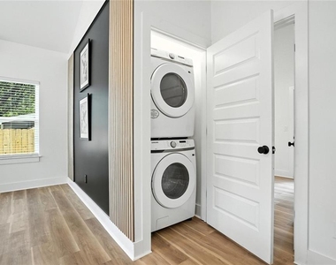 1597 Glenwood Avenue Se - Photo Thumbnail 12