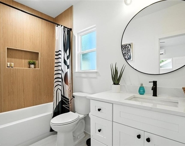 1597 Glenwood Avenue Se - Photo Thumbnail 4