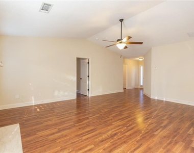 947 Haymon Drive - Photo Thumbnail 5
