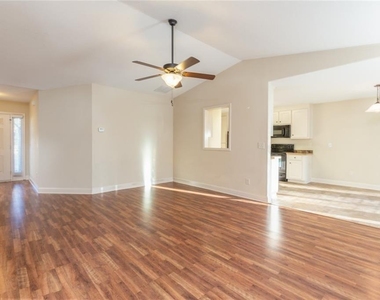 947 Haymon Drive - Photo Thumbnail 4