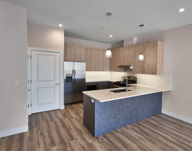 926 E 43rd Street - Photo Thumbnail 7