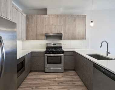 926 E 43rd Street - Photo Thumbnail 8