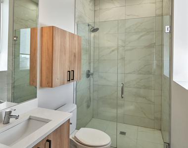 926 E 43rd Street - Photo Thumbnail 12