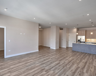 926 E 43rd Street - Photo Thumbnail 3