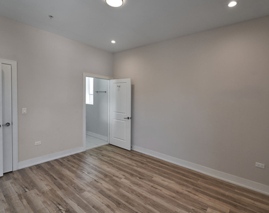 926 E 43rd Street - Photo Thumbnail 11