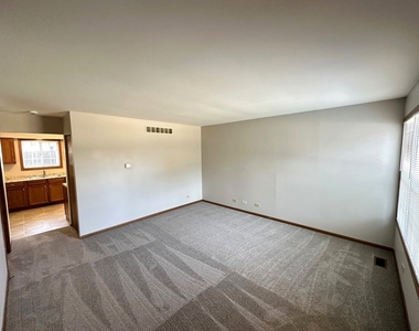 542 N Crystal Avenue - Photo Thumbnail 3