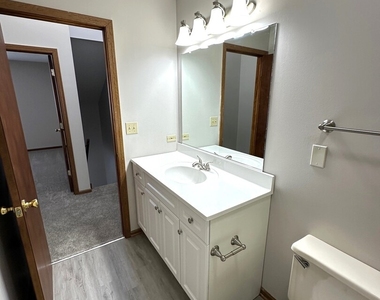 542 N Crystal Avenue - Photo Thumbnail 16