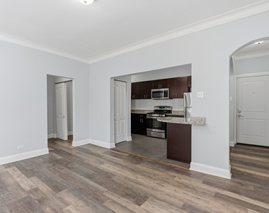 1608 W Sherwin Avenue - Photo Thumbnail 2