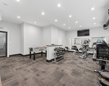 1608 W Sherwin Avenue - Photo Thumbnail 8