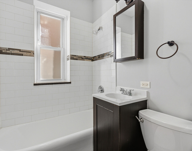 1608 W Sherwin Avenue - Photo Thumbnail 5