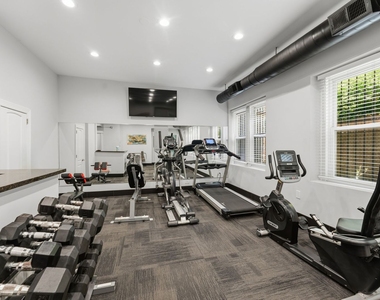 1608 W Sherwin Avenue - Photo Thumbnail 7
