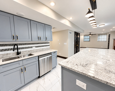 442 E 48th Street - Photo Thumbnail 2