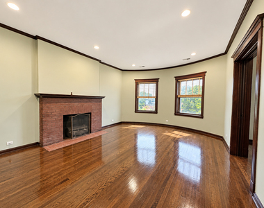442 E 48th Street - Photo Thumbnail 3