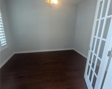 6630 Grove Crossing Court - Photo Thumbnail 9