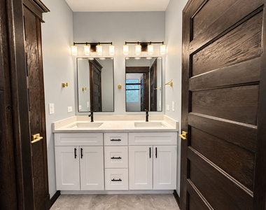 442 E 48th Street - Photo Thumbnail 11