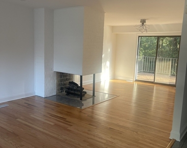 19w143 Avenue Rue Royal Avenue - Photo Thumbnail 2