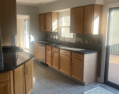 19w143 Avenue Rue Royal Avenue - Photo Thumbnail 4