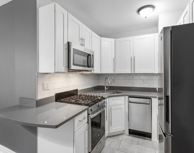 1521 W Sherwin Avenue - Photo Thumbnail 3