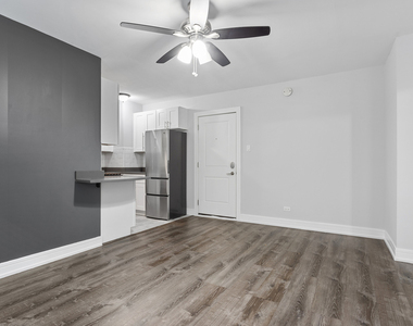 1521 W Sherwin Avenue - Photo Thumbnail 4