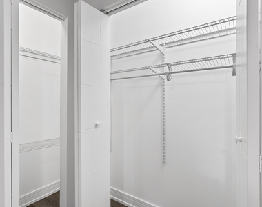 1521 W Sherwin Avenue - Photo Thumbnail 6