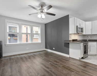 1521 W Sherwin Avenue - Photo Thumbnail 1