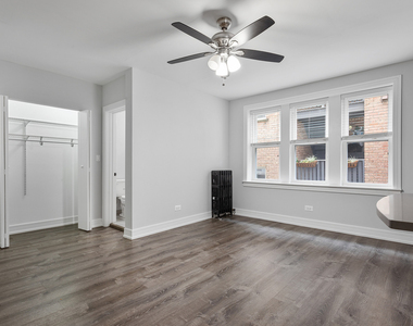 1521 W Sherwin Avenue - Photo Thumbnail 2