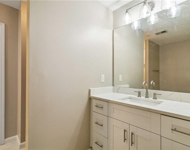 5820 Terremont Circle - Photo Thumbnail 22