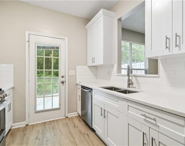 5820 Terremont Circle - Photo Thumbnail 15