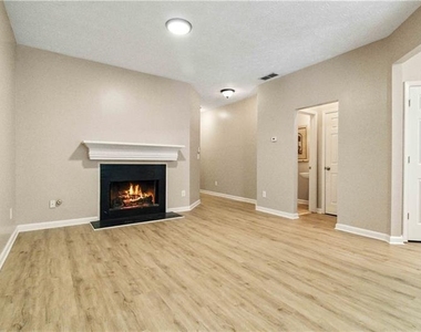5820 Terremont Circle - Photo Thumbnail 6