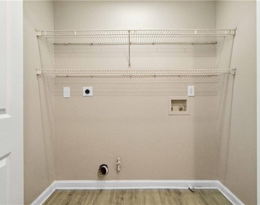 5820 Terremont Circle - Photo Thumbnail 26