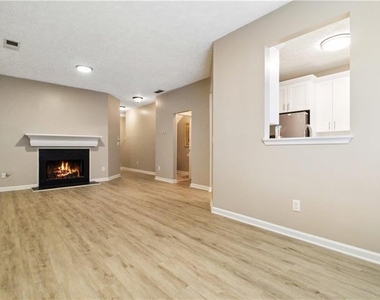 5820 Terremont Circle - Photo Thumbnail 11