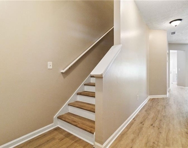 5820 Terremont Circle - Photo Thumbnail 18
