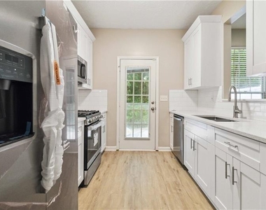5820 Terremont Circle - Photo Thumbnail 13