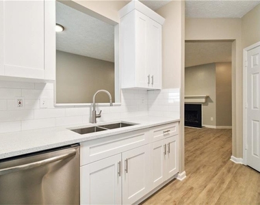 5820 Terremont Circle - Photo Thumbnail 16